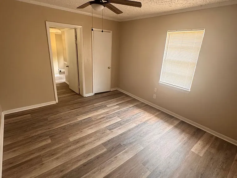 2306 Center Dr — Photo 6