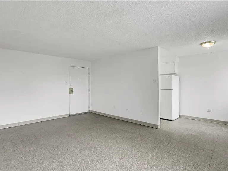 Section 8 Approved! Great location close to the city! — Photo 21