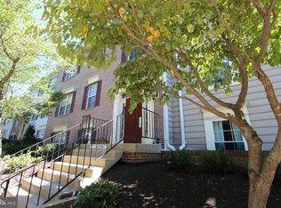 12102 Green Leaf Ct APT 102, Fairfax, VA 22033