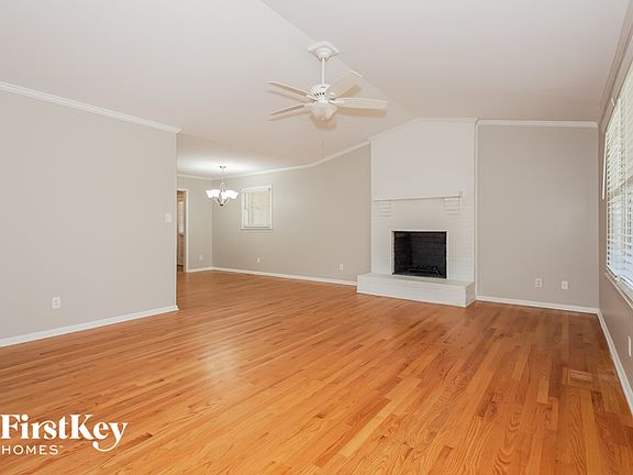3rd image of 4436 Huntington Dr