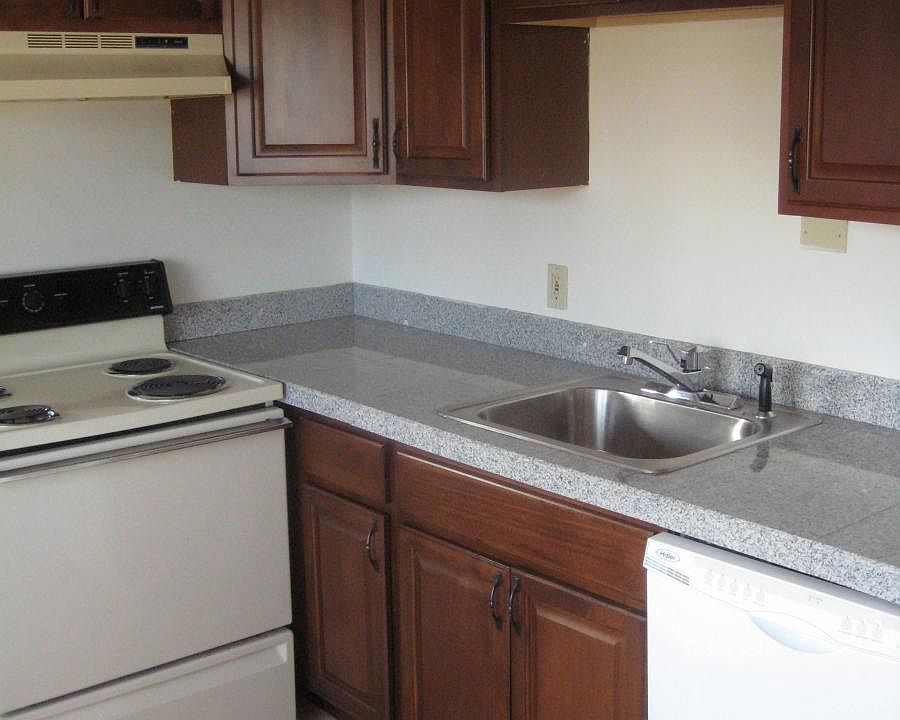 2nd image of 601 County Road B W APT 5