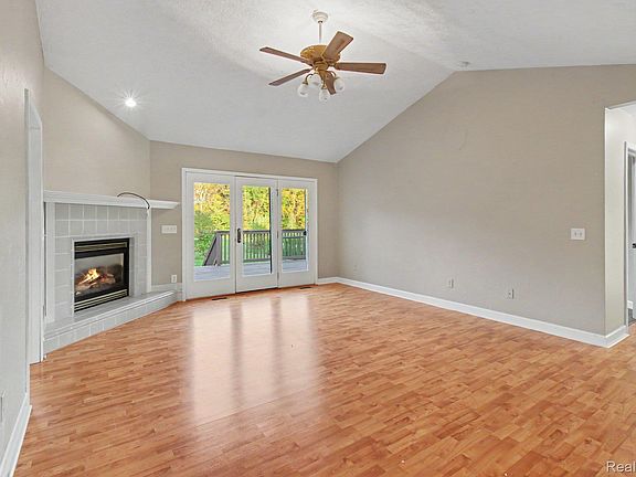3rd image of 29530 Heritage Ln