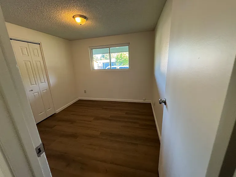 120 SE Salmon St — Photo 22