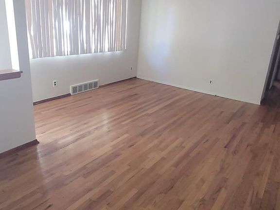 3rd image of 26623 Richardson St