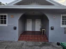 568 SW 3rd St, Miami, FL