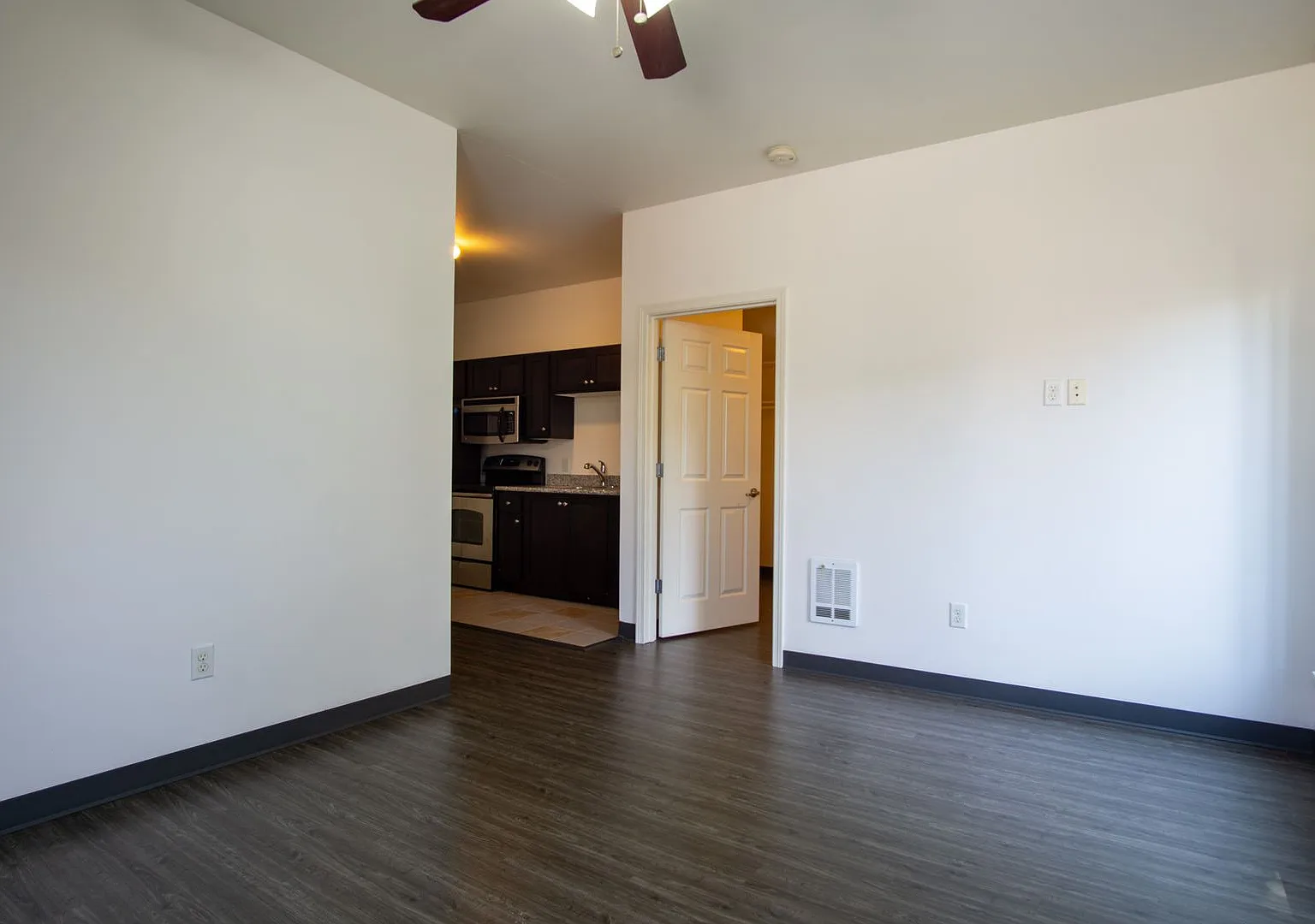Lock in this Beauty Before Fall! Top-Floor One-Bedroom! — Photo 4