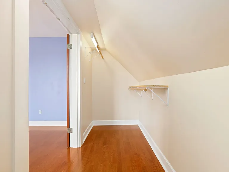 137 23rd Ave E — Photo 16