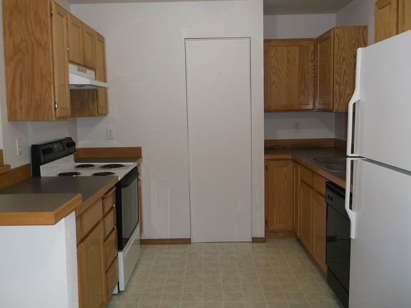 3rd image of 705 N Jefferson St APT 210