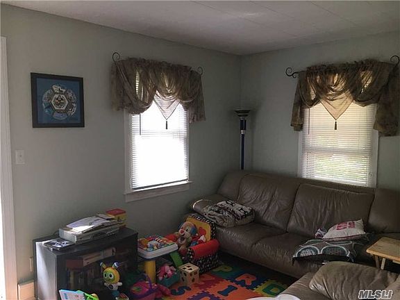 5th image of 63 Crestwood Dr