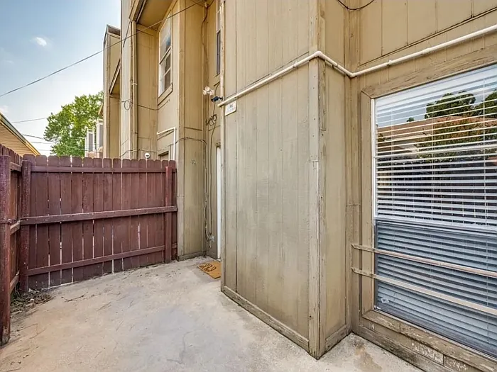 2 bed, 1.5 bath, 1000 sqft, $1,199 — Photo 2