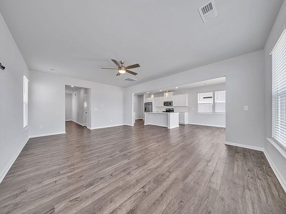 5th image of 142 Gervais Cir