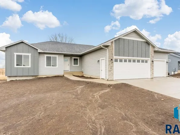 905 N McCormick St, Lennox, SD 57039