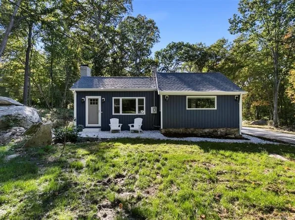 32 Twin Bridge Road, Guilford, CT 06437