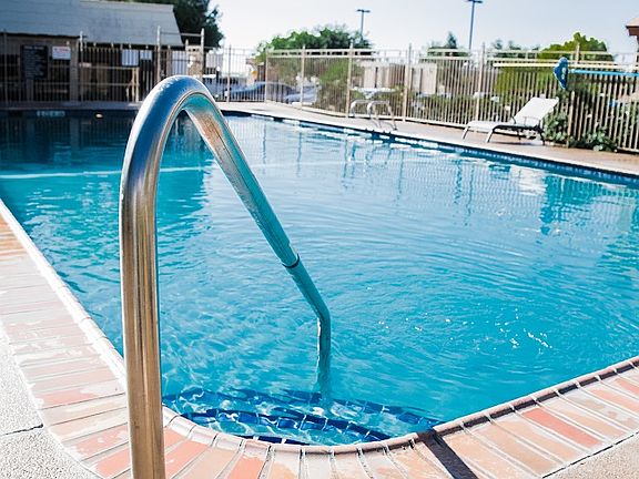 3rd image of 1501 Lomaland Dr APT 43