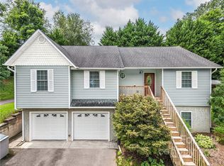 51 Golden Ln, Leicester, NC 28748