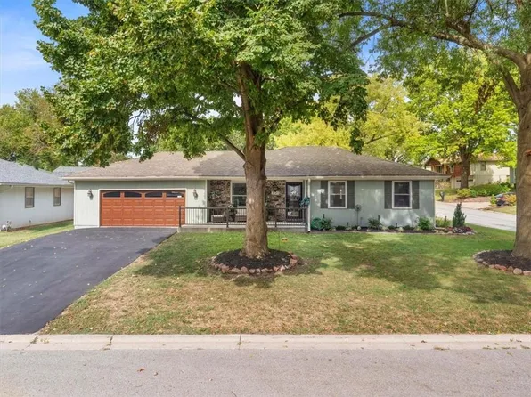 3125 Dover St, Saint Joseph, MO 64506