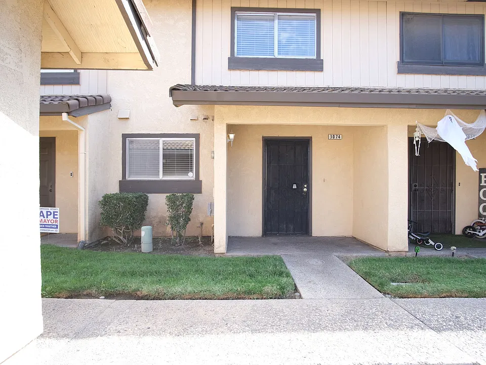 3074 Andre Ln