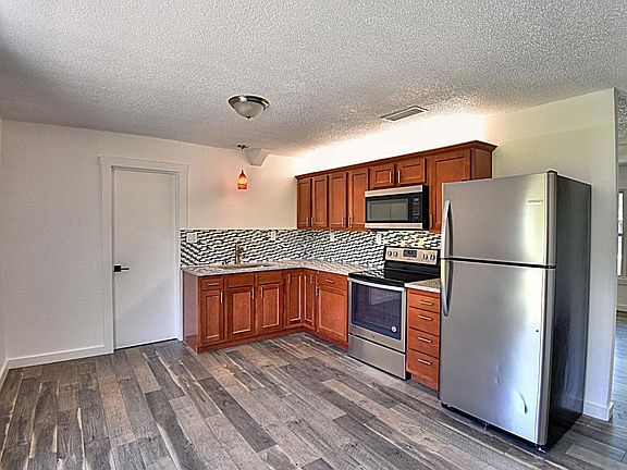 5th image of 100 Bardin Estates Ct