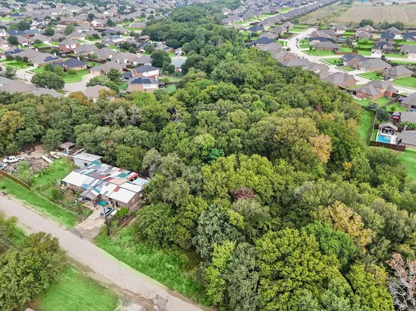 102 Cedar Ln, Oak Point, TX 75068