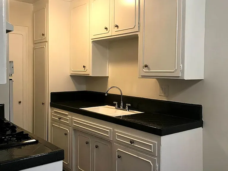 10520 Balboa Blvd — Photo 11