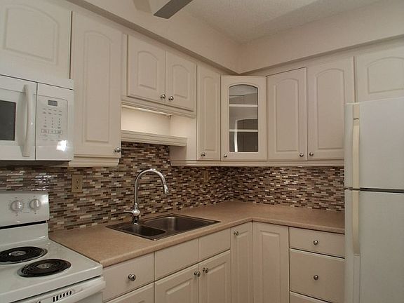 5th image of 975 Warwick Ct #605