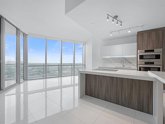 2nd image of 851 NE 1st Ave #4204