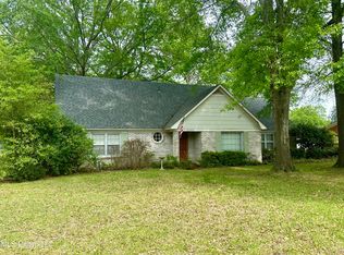 2244 Country Club Rd, Grenada, MS 38901
