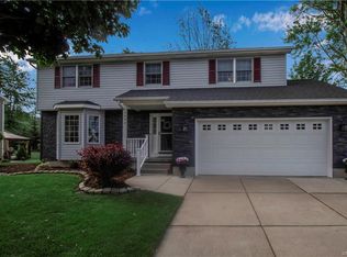 2242 Woodsfield Dr, Lake View, NY 14085