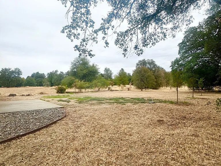 1040 Michael Ln — Photo 16