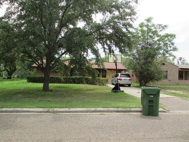 1st image of 812 Country Club Dr