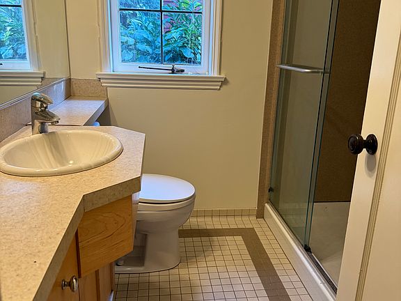 5th image of 417 Harvard Ave E #3