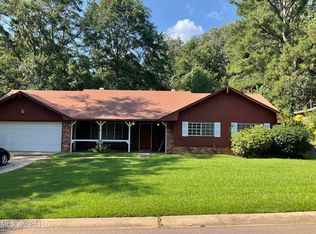 1201 Pineview Dr, Clinton, MS 39056