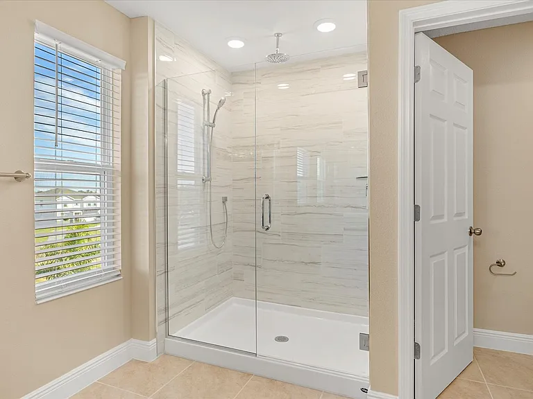 2049 Heart Lake Dr — Photo 35