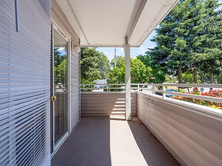 Bellevue Heights Apartments — Photo 20