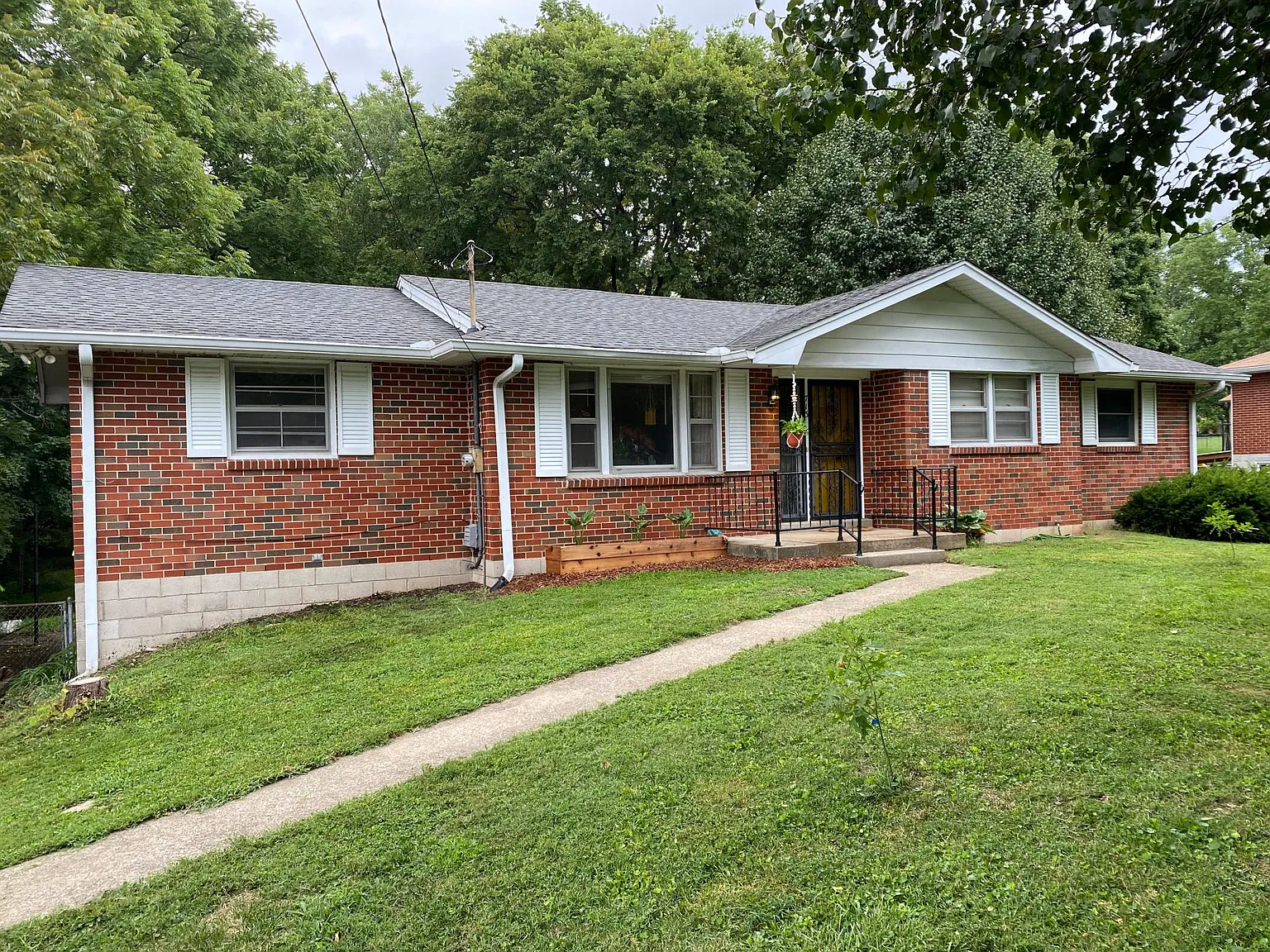 713 Robert Burns Dr — Photo 3