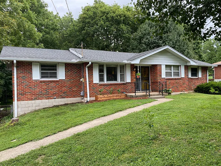 713 Robert Burns Dr — Photo 3