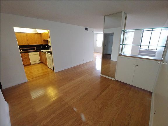 4th image of 400 E Colonial Dr APT 403