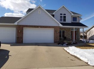 634 Roland St, Combined Locks, WI 54113