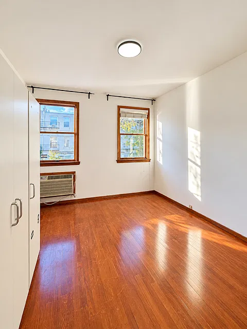 3 bed, 1000 sqft, $3,000 — Photo 4