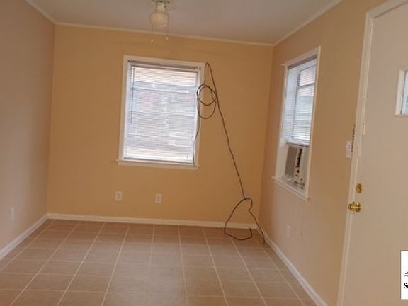 4th image of 1104 Mills Ave