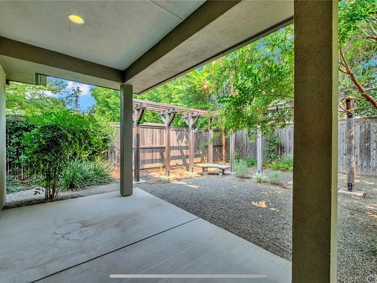 1928 Wisteria Ln — Photo 16