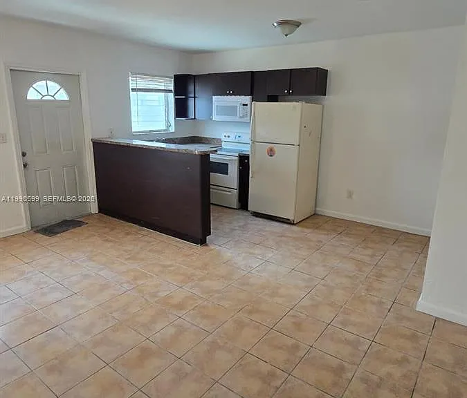 16131 NE 19th Pl #3 — Photo 4