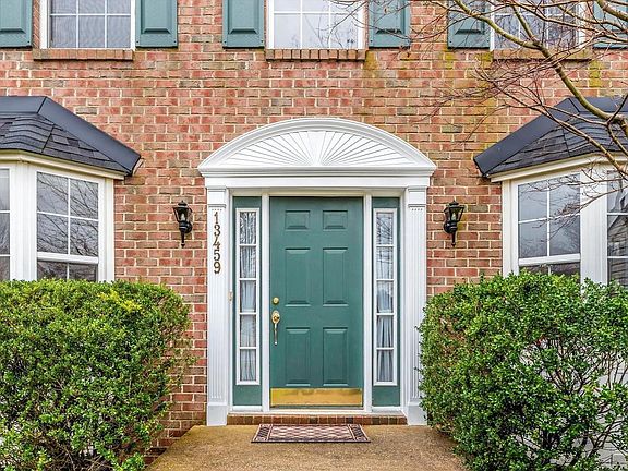 2nd image of 13459 Four Seasons Ct