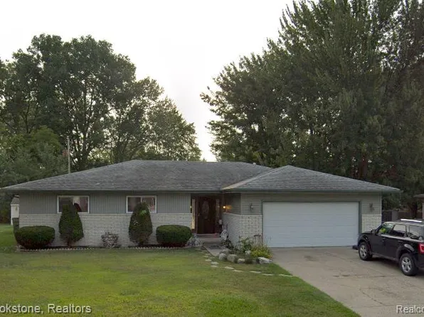 45410 Cumberland St, Shelby Township, MI 48317