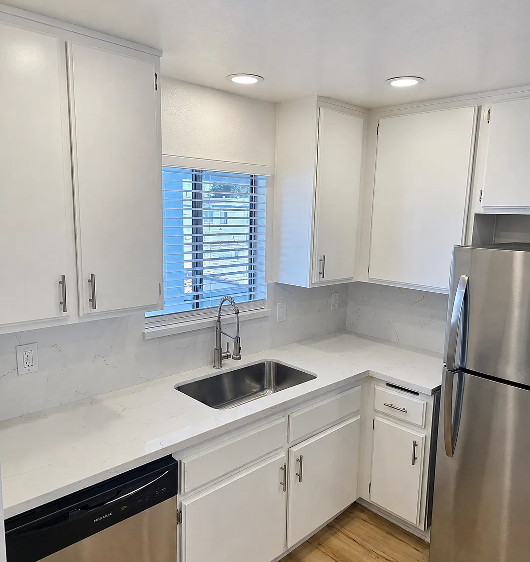 2 bed, 1010 sqft, $2,850 — Photo 3