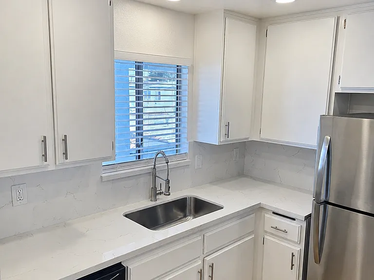 430 Gaviota Ave #203 — Photo 3