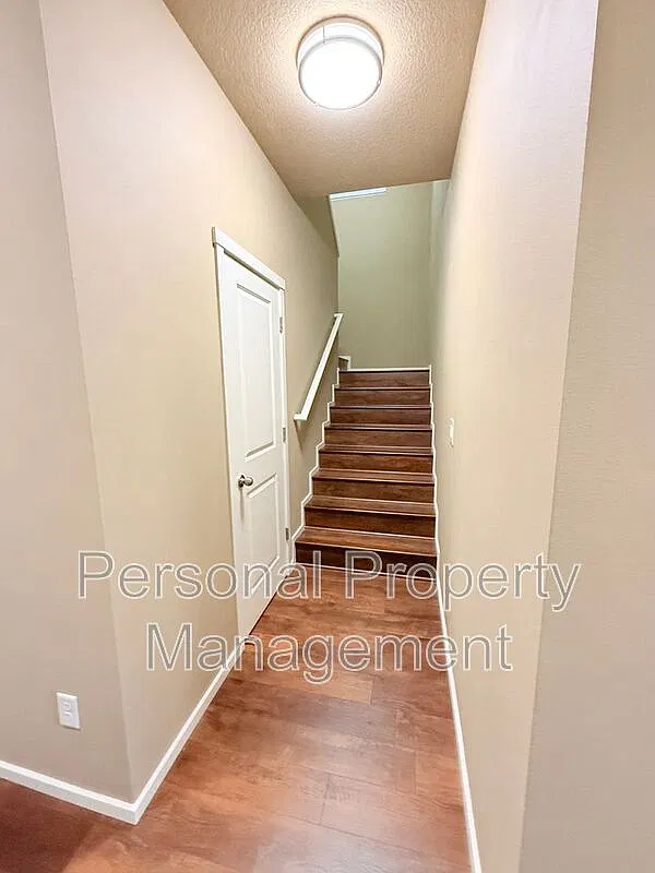 3 bed, 2.5 bath, 1659 sqft, $2,395 — Photo 3