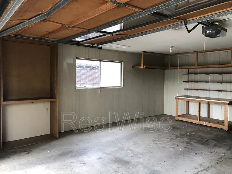 710 NW Midland Ave — Photo 47