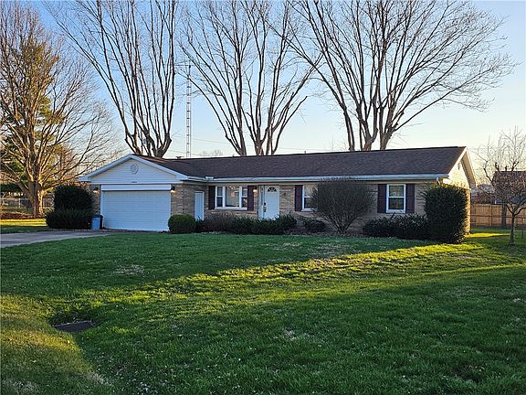 2nd image of 1065 Clover Ct