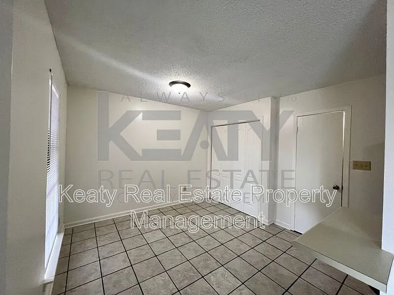 2 bed, 1.5 bath, 1100 sqft, $960 — Photo 2